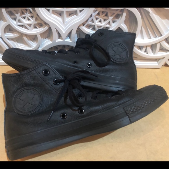 Converse Shoes - Chuck Taylor unisex All Star Leather high top 🖤